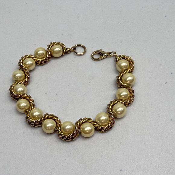 Vintage Bracelet Art Deco Gold Tone Faux Pearl Scrolling Rope Chain 7 in Estate - Picture 2 of 6